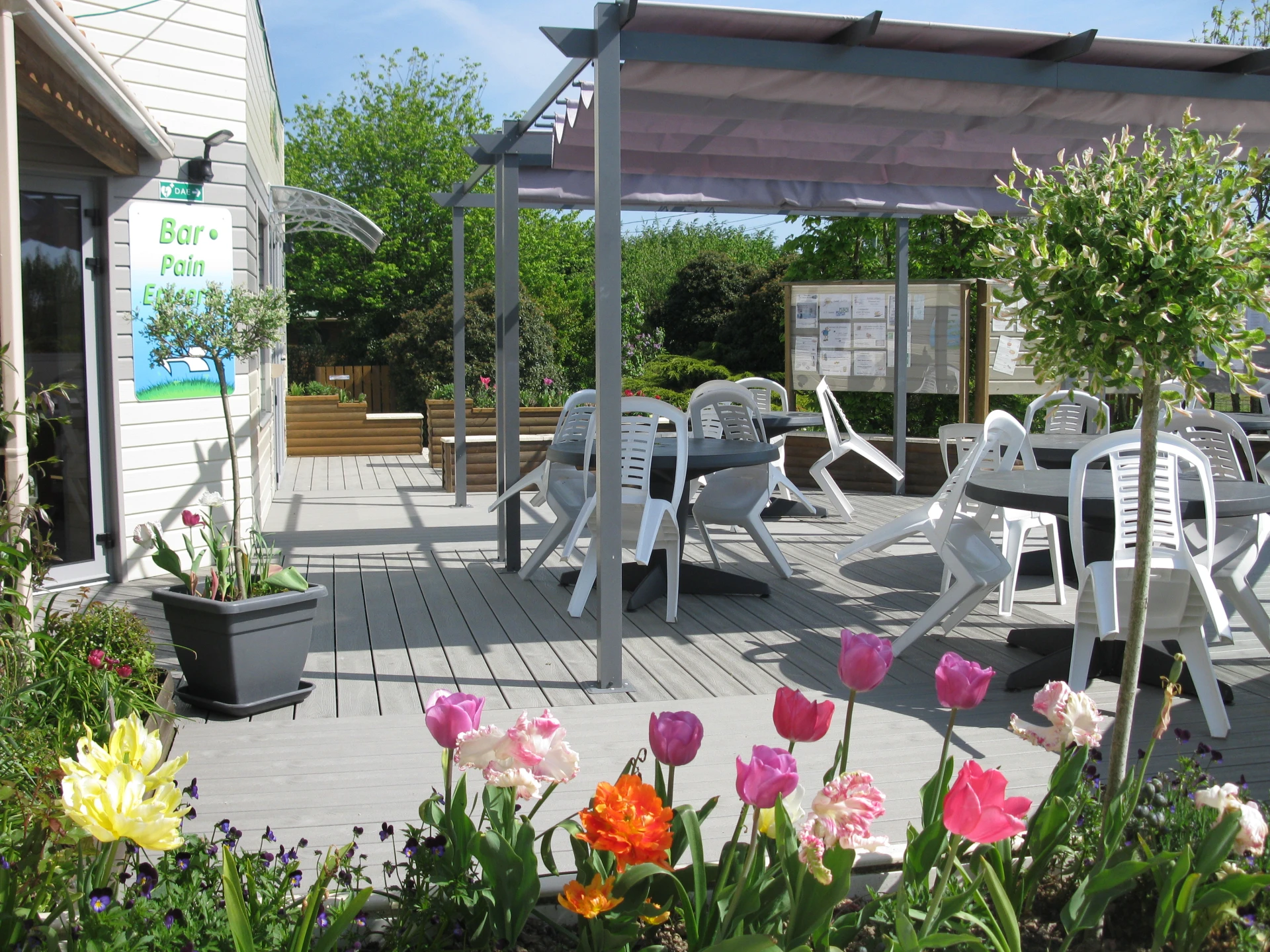 Camping Les Charmes - 4*, Camping 4* à Apremont (Vendée) - Location Mobil Home pour 8 personnes - Photo N°12