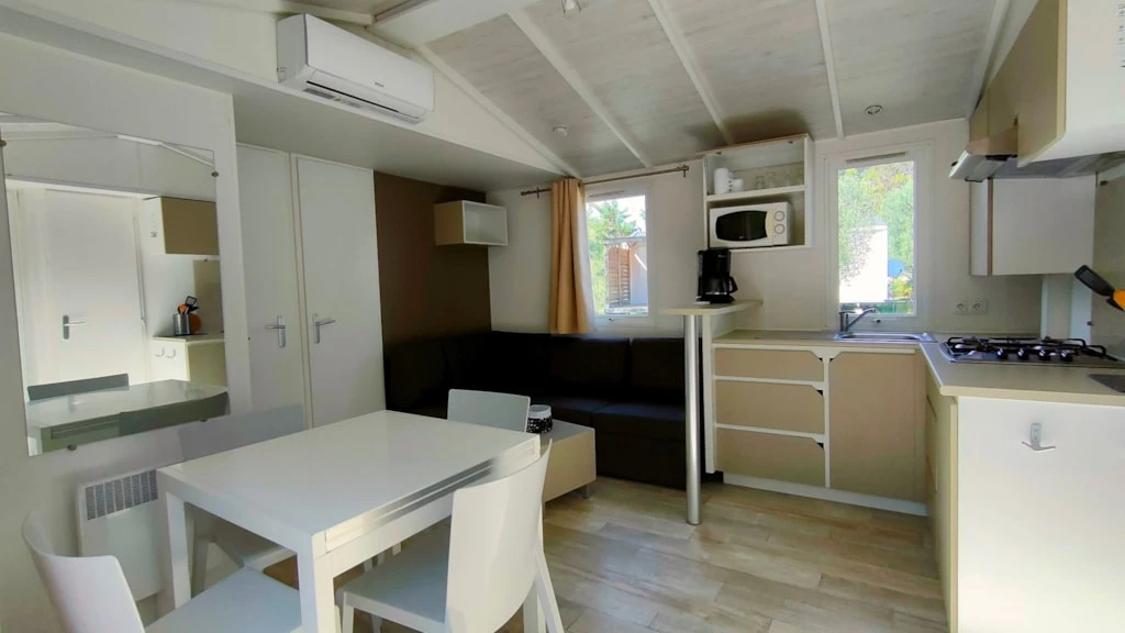 Camping Félix de la Bastide 3*, Camping 3* à Saint Mitre les Remparts (Bouches du Rhône) - Location Mobil Home pour 6 personnes - Photo N°4