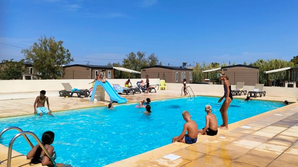 Camping Félix de la Bastide 3*, Camping 3* à Saint Mitre les Remparts (Bouches du Rhône) - Location Mobil Home pour 4 personnes - Photo N°3