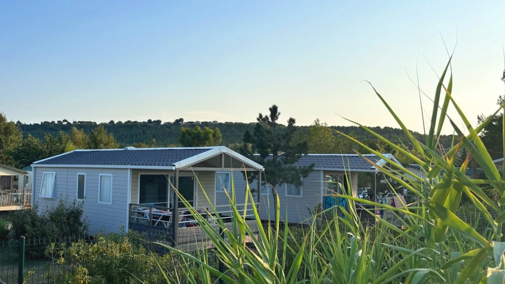 Camping Félix de la Bastide 3*, Camping 3* à Saint Mitre les Remparts (Bouches du Rhône) - Location Mobil Home pour 4 personnes - Photo N°4