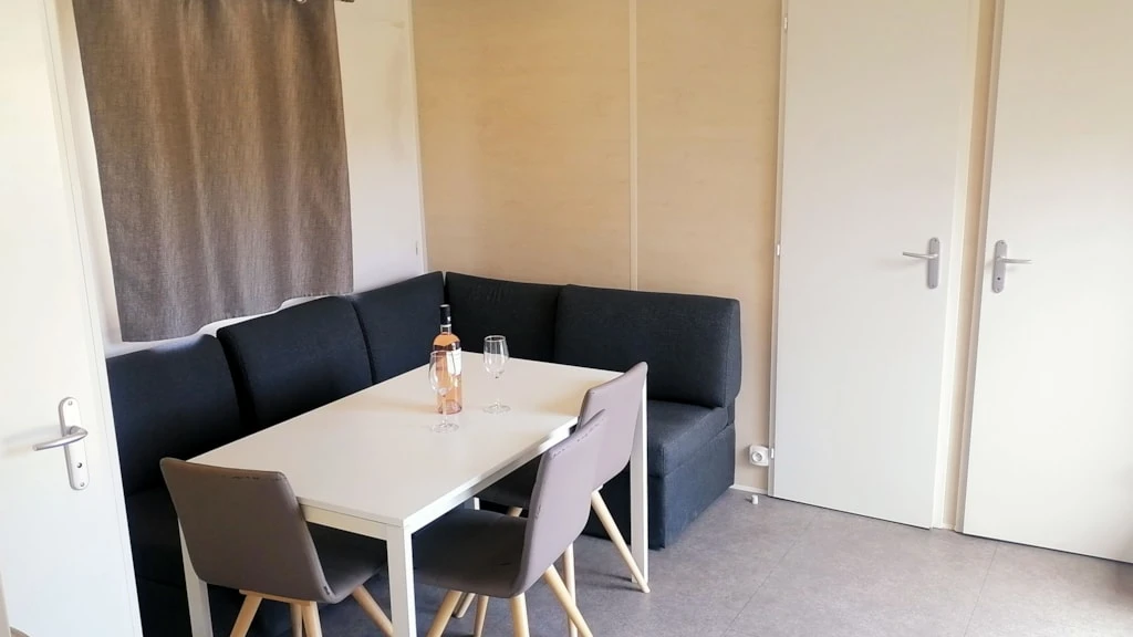 Camping Félix de la Bastide 3*, Camping 3* à Saint Mitre les Remparts (Bouches du Rhône) - Location Mobil Home pour 6 personnes - Photo N°5