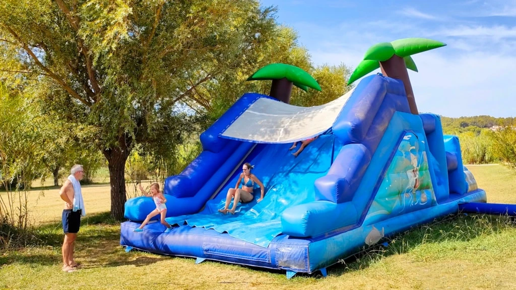 Camping Félix de la Bastide 3*, Camping 3* à Saint Mitre les Remparts (Bouches du Rhône) - Location Mobil Home pour 6 personnes - Photo N°13
