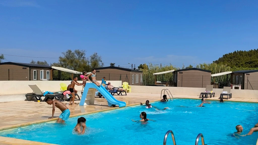 Camping Félix de la Bastide 3*, Camping 3* à Saint Mitre les Remparts (Bouches du Rhône) - Location Mobil Home pour 6 personnes - Photo N°17