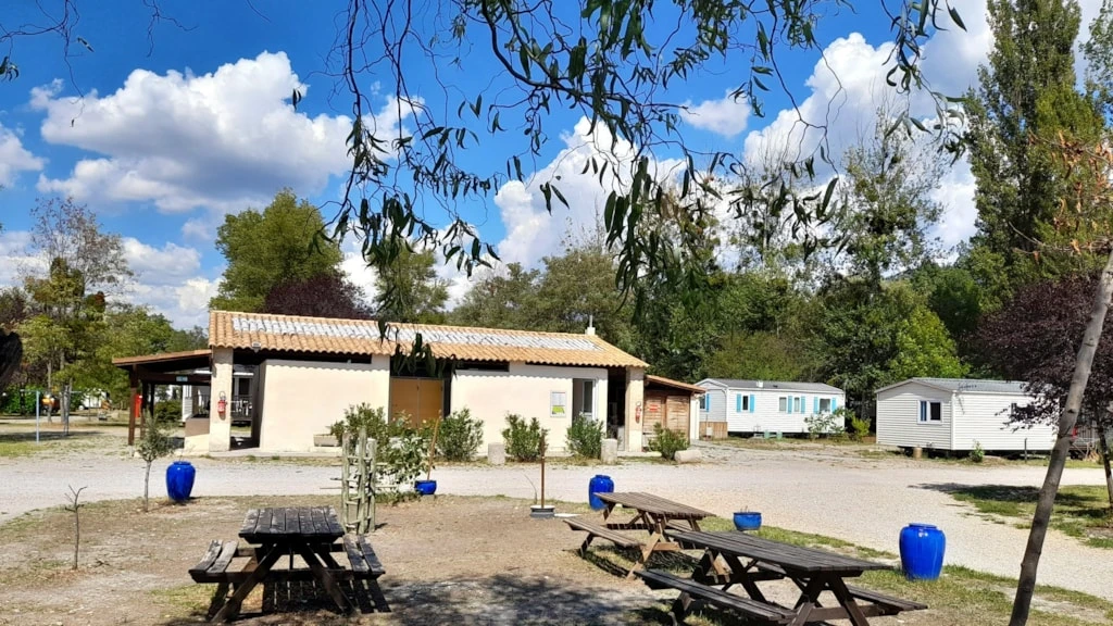 Camping La Célestine 3*, Camping 3* à Beynes (Alpes de Haute Provence) - Location Mobil Home pour 4 personnes - Photo N°18