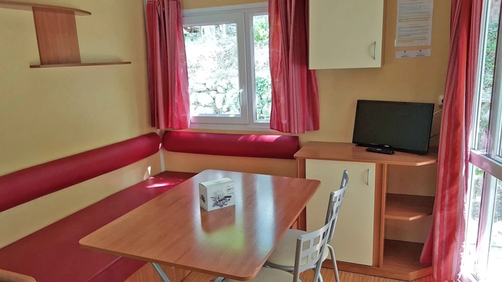 Camping Le Saint Clair 3*, Camping 3* à Moustiers Sainte Marie (Alpes de Haute Provence) - Location Mobil Home pour 4 personnes - Photo N°4