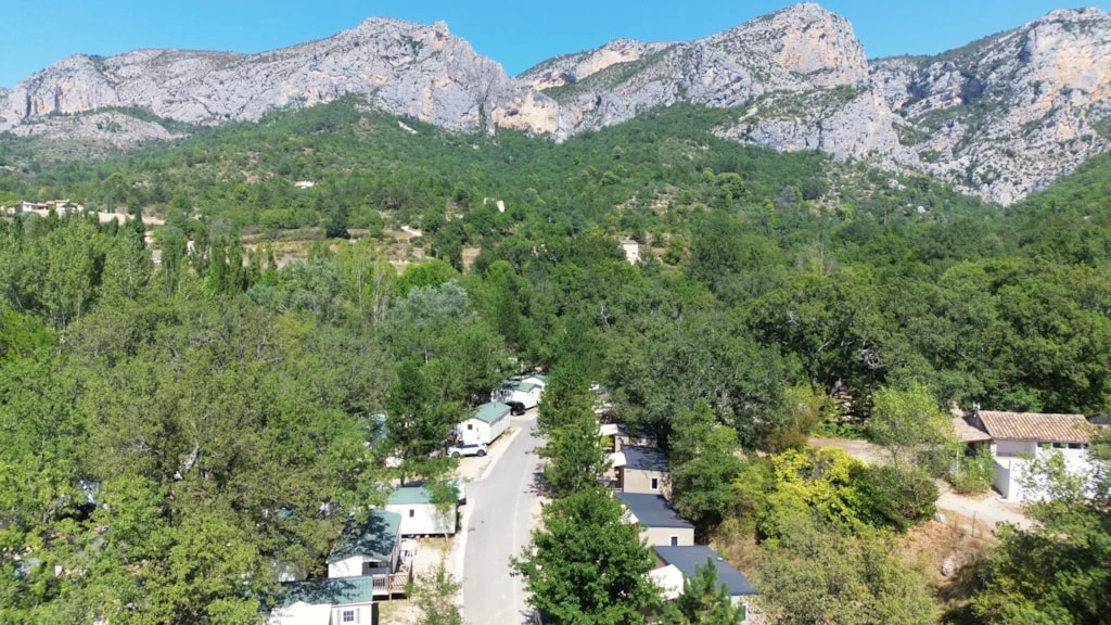 Camping Le Saint Clair 3*, Camping 3* à Moustiers Sainte Marie (Alpes de Haute Provence) - Location Mobil Home pour 4 personnes - Photo N°11