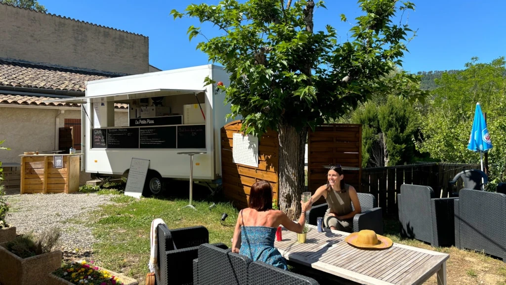 Camping Le Saint Clair 3*, Camping 3* à Moustiers Sainte Marie (Alpes de Haute Provence) - Location Mobil Home pour 4 personnes - Photo N°15