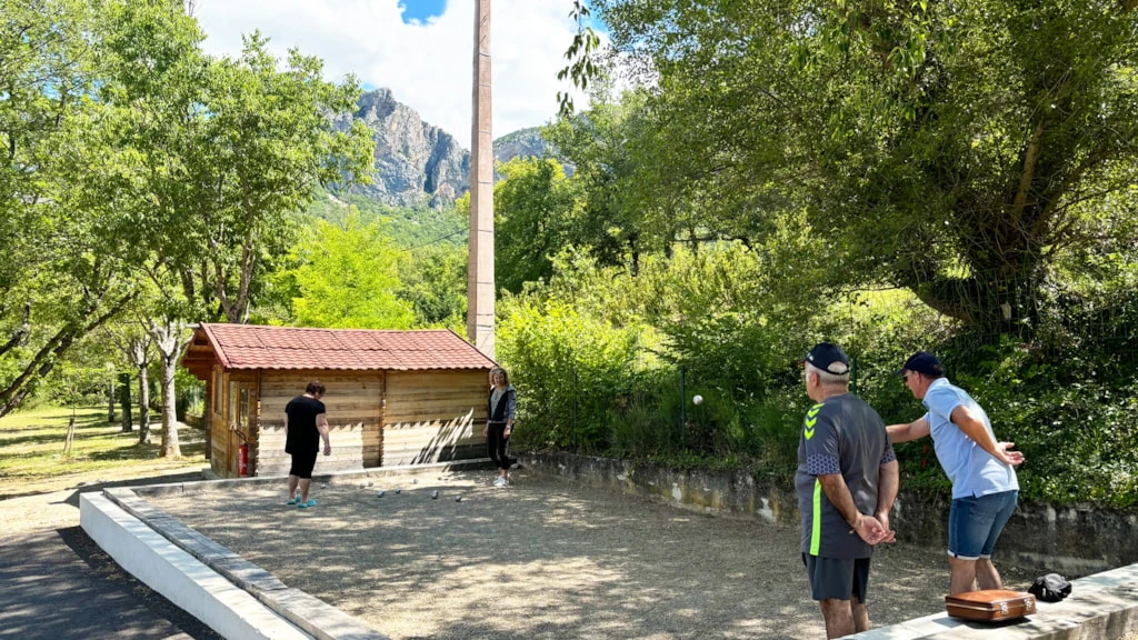Camping Le Saint Clair 3*, Camping 3* à Moustiers Sainte Marie (Alpes de Haute Provence) - Location Mobil Home pour 4 personnes - Photo N°16