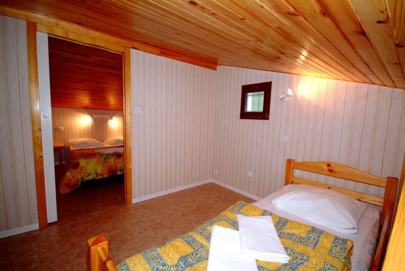 Camping de la Cascade, Camping 4* à Saint Rome de Tarn (Aveyron) - Location Maison pour 6 personnes - Photo N°7