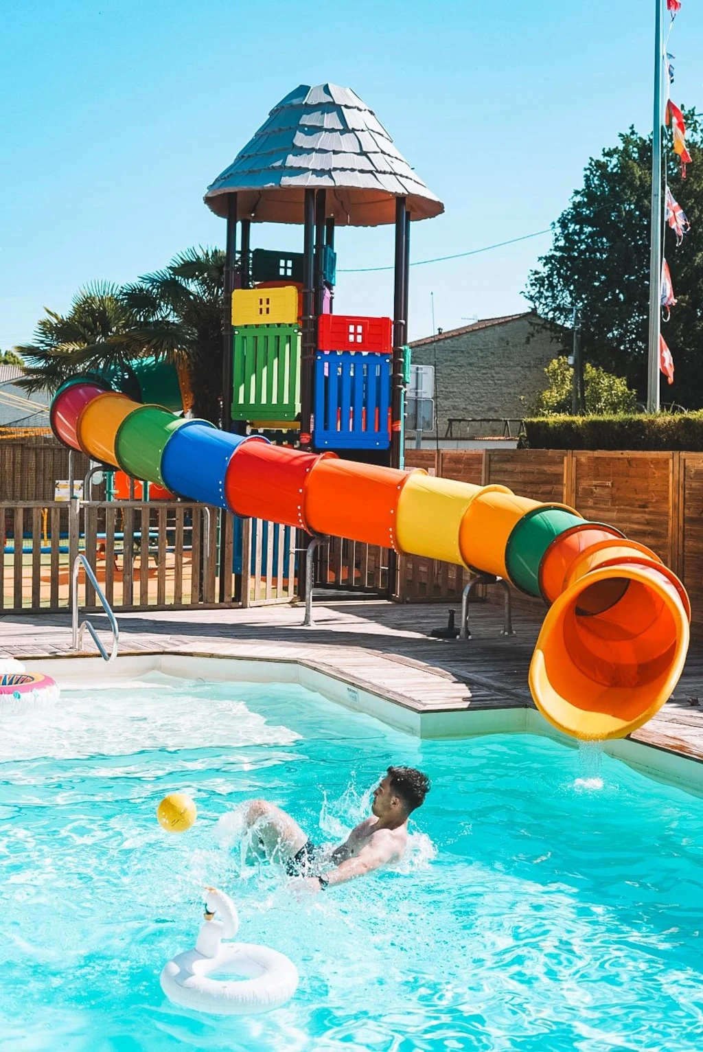 Camping de la Gères 3*, Camping 3* à Surgères (Charente Maritime) - Location Tente équipée pour 2 personnes - Photo N°9
