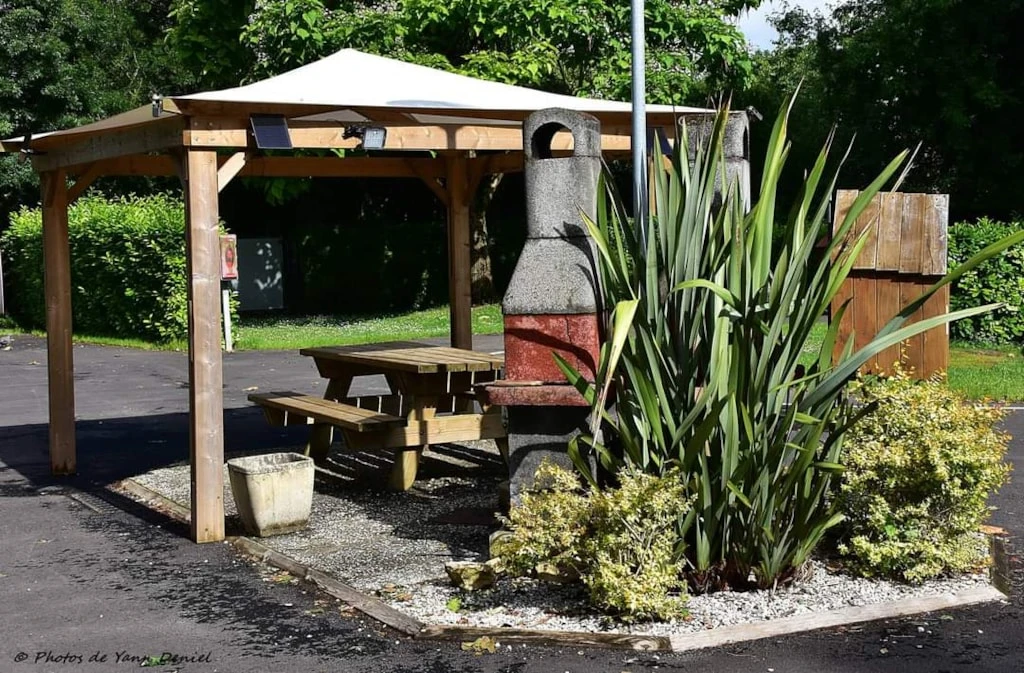 Camping de la Gères 3*, Camping 3* à Surgères (Charente Maritime) - Location Tente équipée pour 2 personnes - Photo N°13