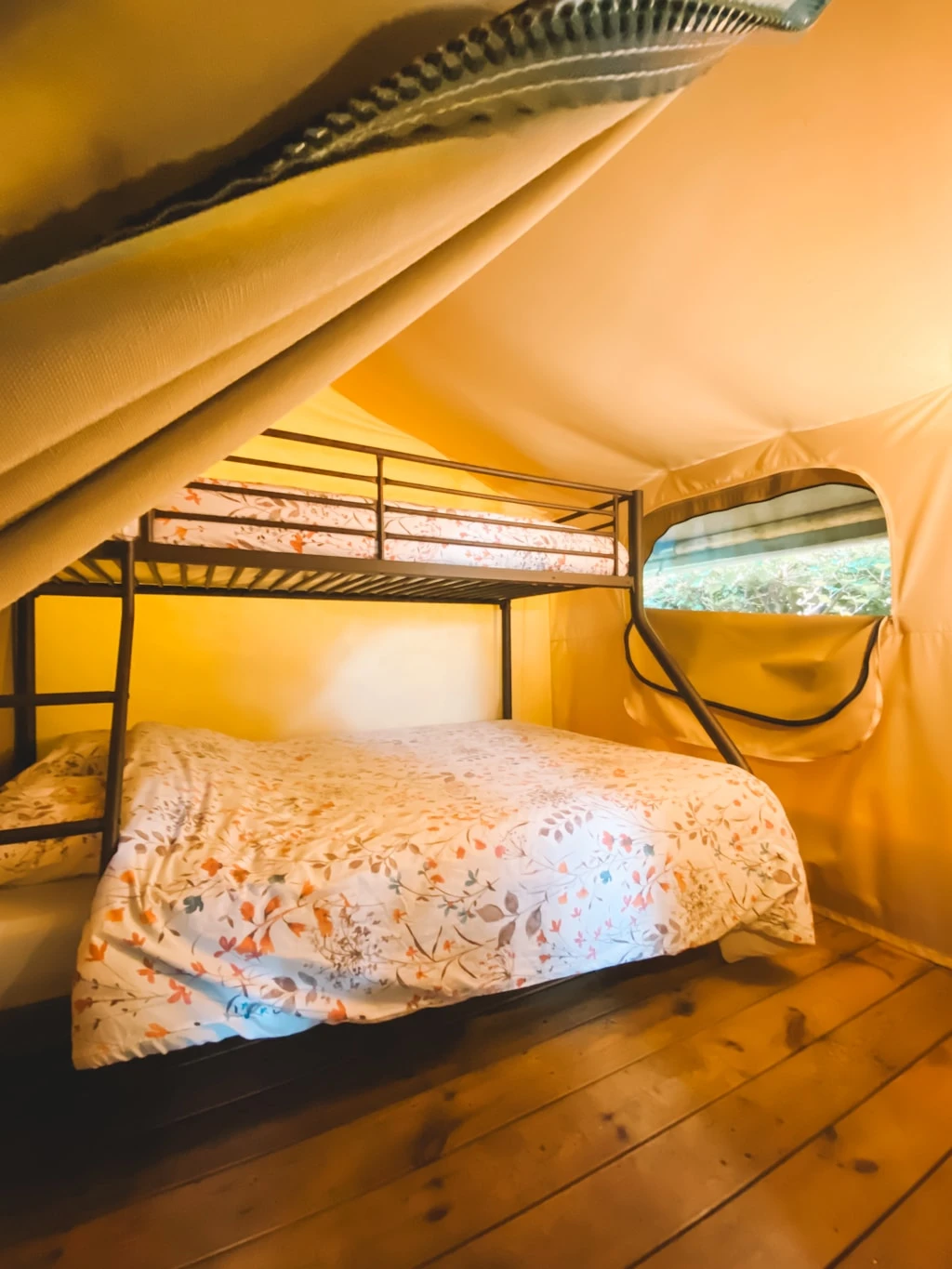 Camping de la Gères 3*, Camping 3* à Surgères (Charente Maritime) - Location Tente équipée pour 5 personnes - Photo N°9