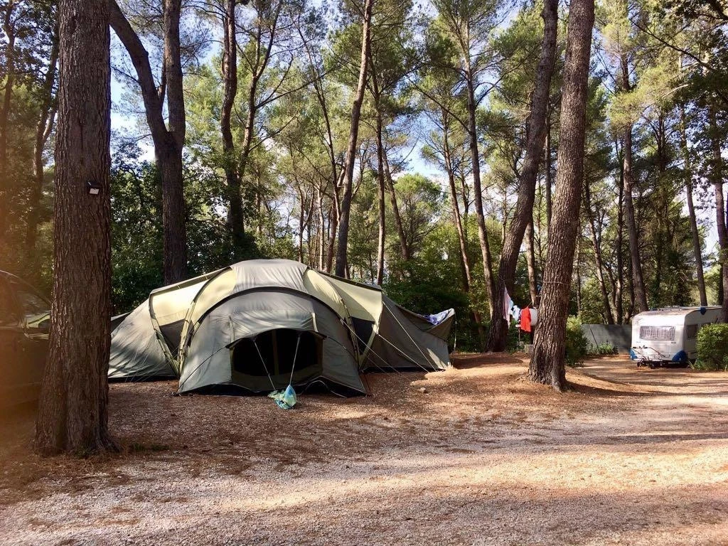 Camping le Devançon 3*, Camping 3* à Peynier (Bouches du Rhône) - Location Mobil Home pour 5 personnes - Photo N°8