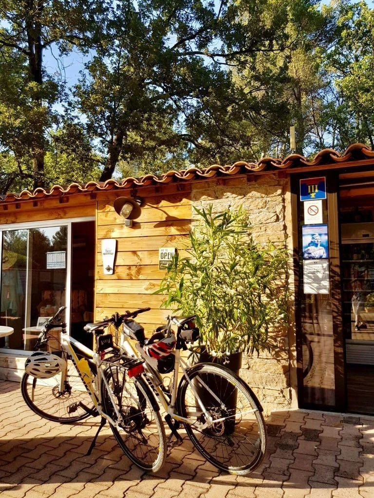 Camping le Devançon 3*, Camping 3* à Peynier (Bouches du Rhône) - Location Mobil Home pour 5 personnes - Photo N°9
