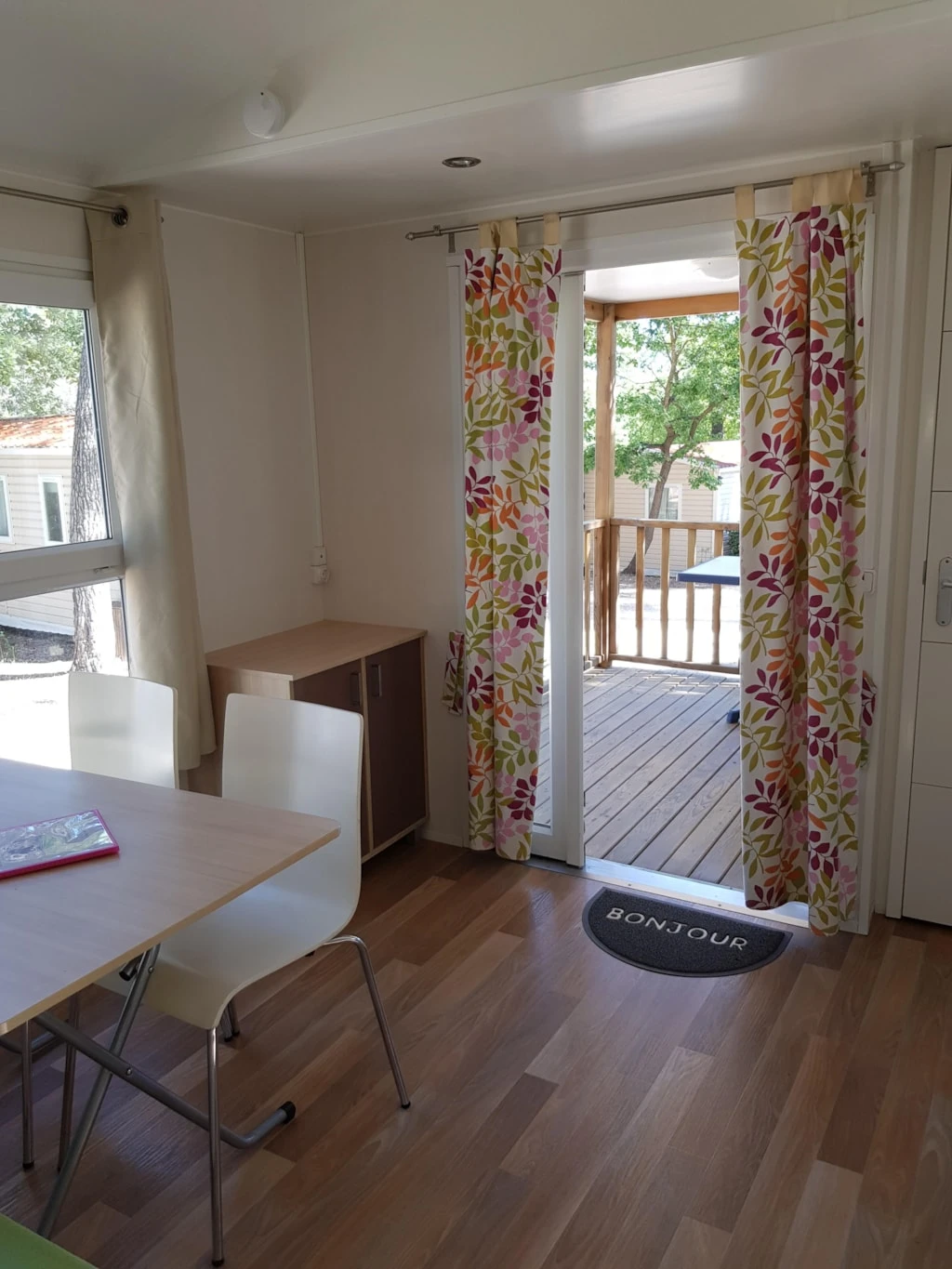 Camping le Devançon 3*, Camping 3* à Peynier (Bouches du Rhône) - Location Mobil Home pour 4 personnes - Photo N°4