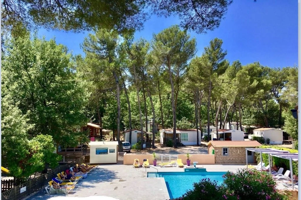 Camping le Devançon 3*, Camping 3* à Peynier (Bouches du Rhône) - Location Mobil Home pour 4 personnes - Photo N°6