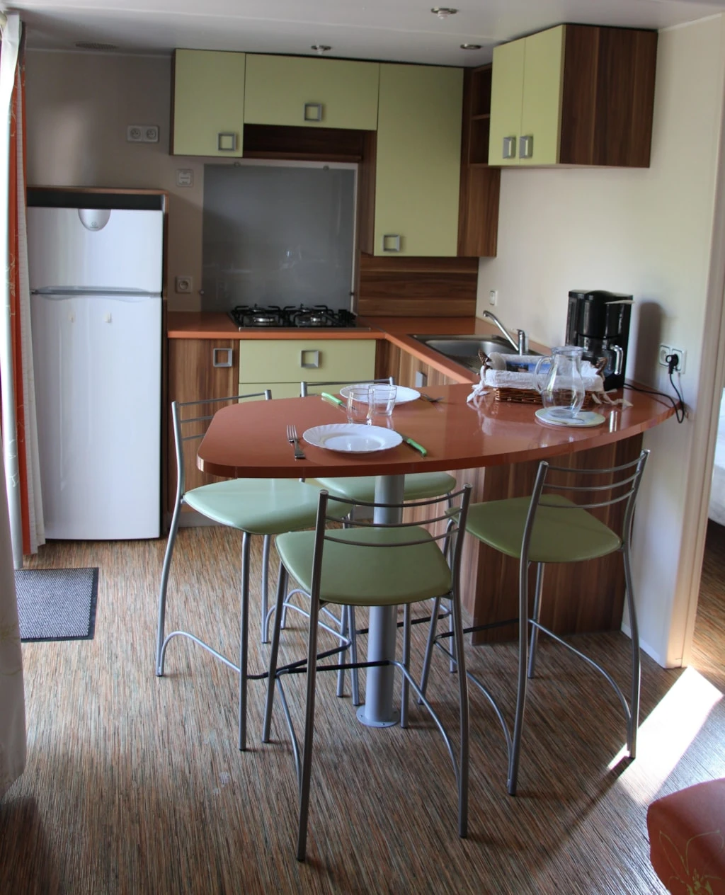 Camping le Devançon 3*, Camping 3* à Peynier (Bouches du Rhône) - Location Mobil Home pour 4 personnes - Photo N°4