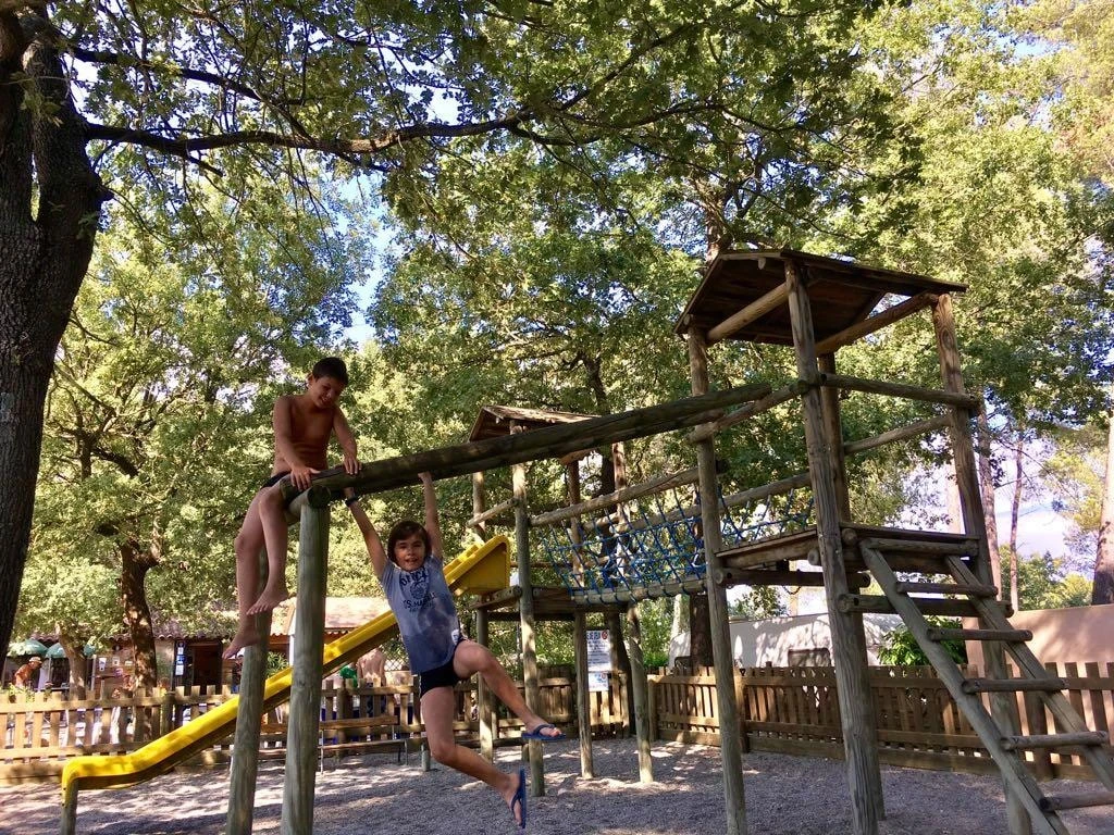 Camping le Devançon 3*, Camping 3* à Peynier (Bouches du Rhône) - Location Mobil Home pour 4 personnes - Photo N°14