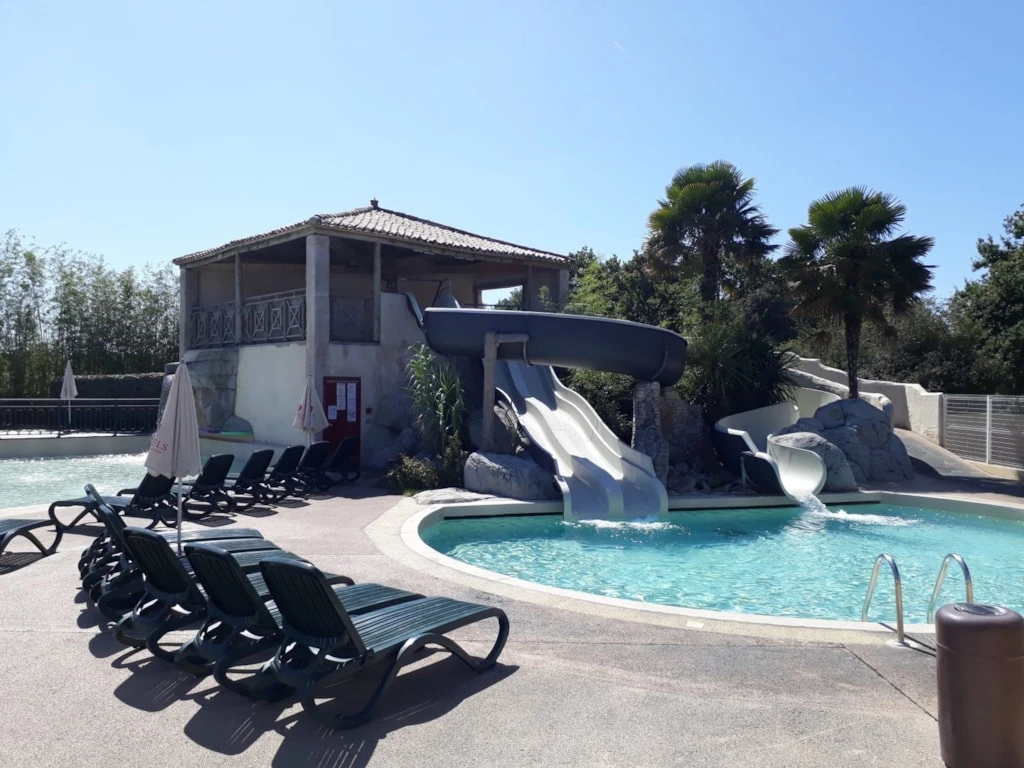 Castel Camping La Garangeoire - 5*, Camping 5* à Saint Julien des Landes (Vendée) - Location Tente équipée pour 7 personnes - Photo N°2