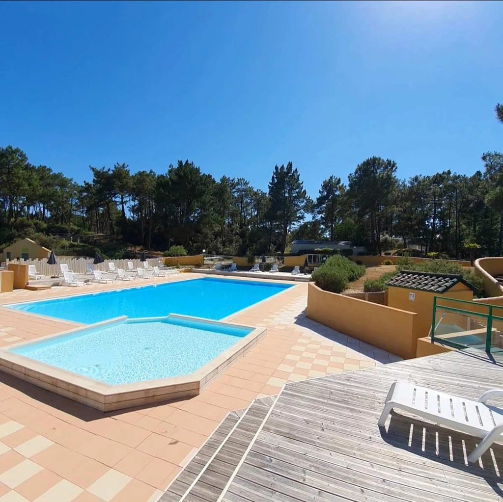 Domaine des Pins - 4*, Camping 4* à Saint Hilaire de Riez (Vendée) - Location Appartement pour 4 personnes - Photo N°2