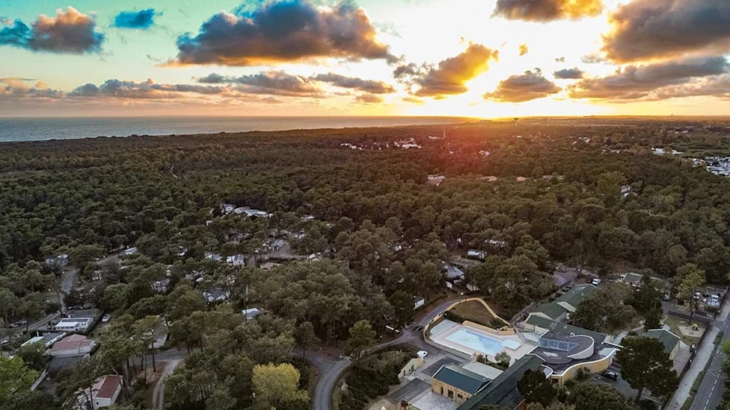 Domaine des Pins - 4*, Camping 4* à Saint Hilaire de Riez (Vendée) - Location Appartement pour 4 personnes - Photo N°4