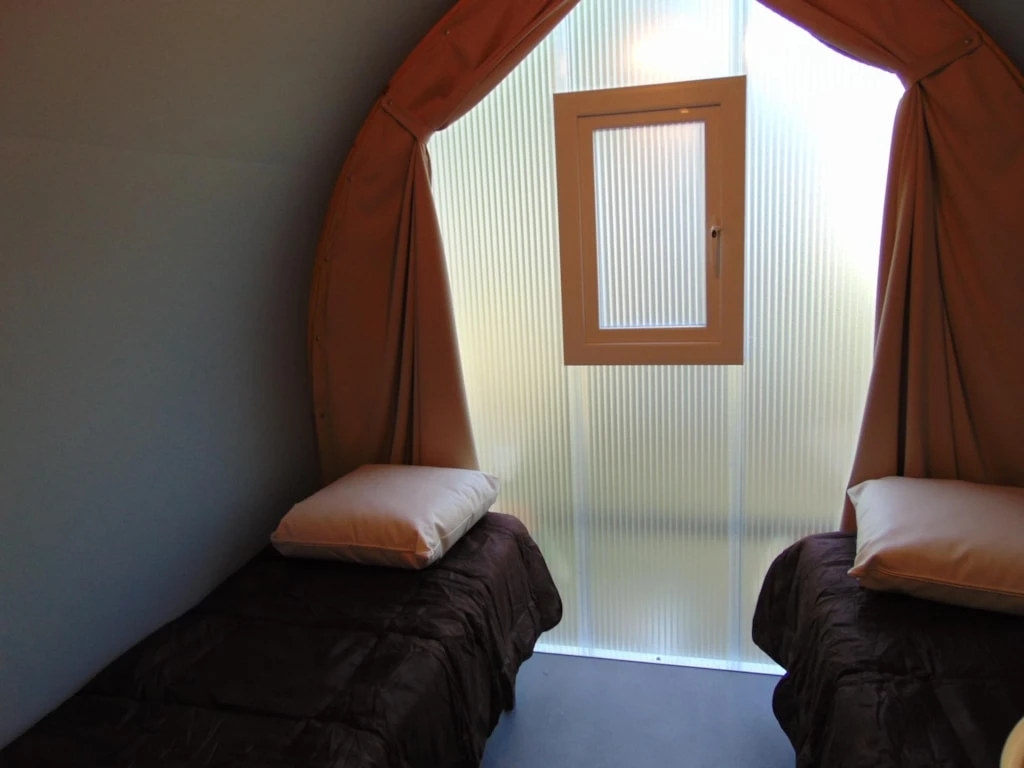 Camping Beauchêne - 3*, Camping 3* à Avrillé (Vendée) - Location Tente équipée pour 4 personnes - Photo N°6