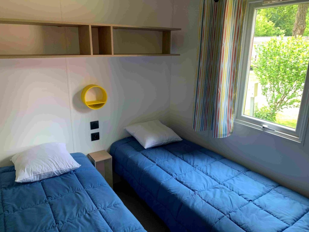 Camping Côté Lac 3*, Camping 3* à Verruyes (Deux Sèvres) - Location Mobil Home pour 4 personnes - Photo N°6