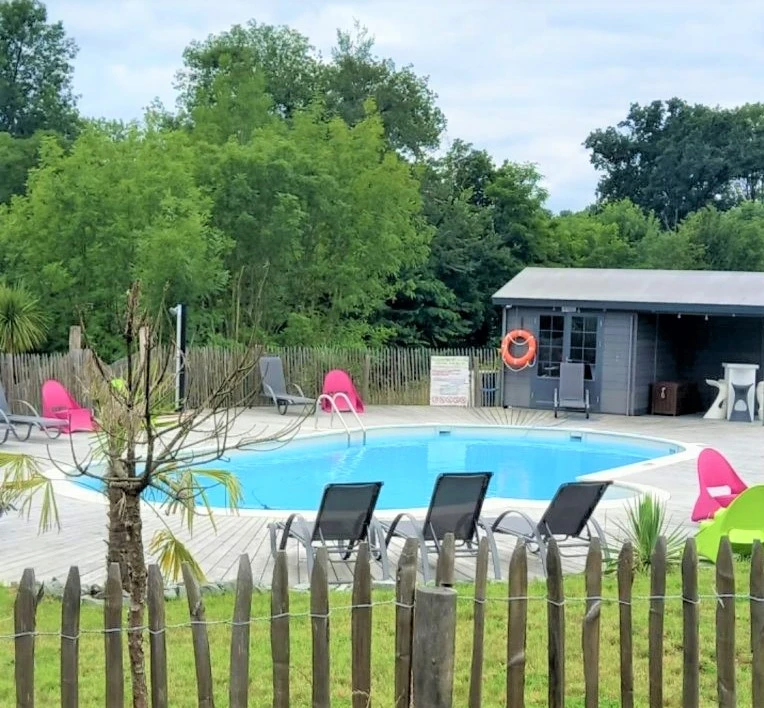 Camping Côté Lac 3*, Camping 3* à Verruyes (Deux Sèvres) - Location Mobil Home pour 4 personnes - Photo N°9
