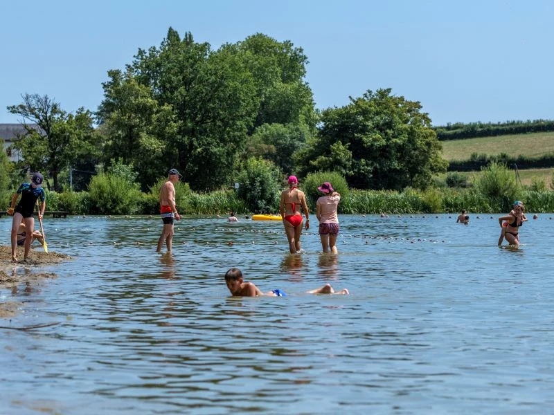 Camping Côté Lac 3*, Camping 3* à Verruyes (Deux Sèvres) - Location Mobil Home pour 4 personnes - Photo N°10