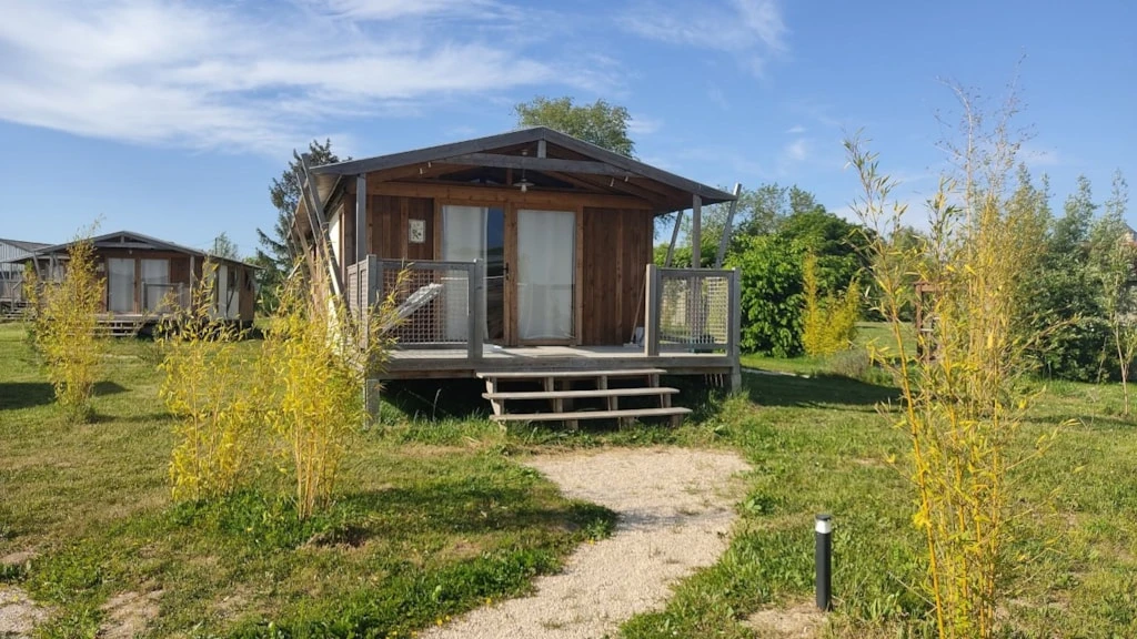 Lodges de Blois-Chambord 3*, Camping 3* à Mont près Chambord (Loir et Cher) - Location Bungalow pour 4 personnes - Photo N°1