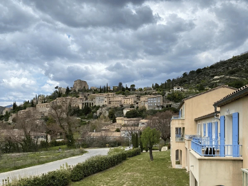 , Camping à Montbrun les Bains (Drôme) - Location Appartement pour 2 personnes - Photo N°9