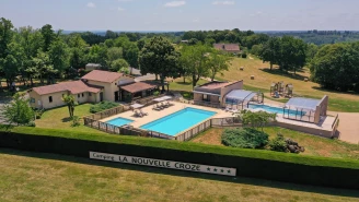 Camping La Nouvelle Croze 4* Ze collection, Camping 4* à Rouffignac Saint Cernin de Reilhac (Dordogne) - Location Mobil Home pour 4 personnes - Photo N°13