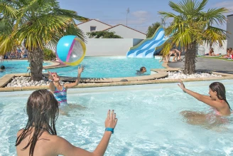 Camping l'Océan 5* Ze collection, Camping 5* à Brem sur Mer (Vendée) - Location Mobil Home pour 4 personnes - Photo N°8