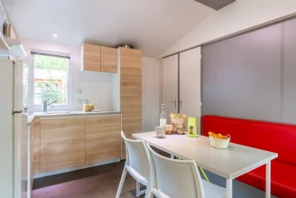 Camping Club La Pinède 4* Ze collection, Camping 4* à Les Mathes (Charente Maritime) - Location Mobil Home pour 6 personnes - Photo N°4