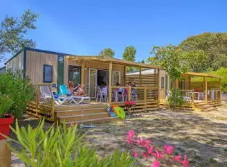 Camping Le Bois d'Amour 4*, Camping 4* à Quiberon (Morbihan) - Location Mobil Home pour 8 personnes - Photo N°2