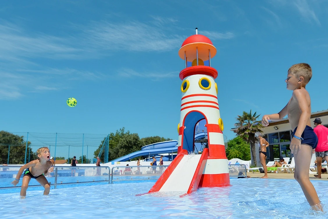 Camping L'Anse des Pins 4* - Plage - Ze collection, Camping 4* à Saint Georges d'Oléron (Charente Maritime) - Location Mobil Home pour 7 personnes - Photo N°7