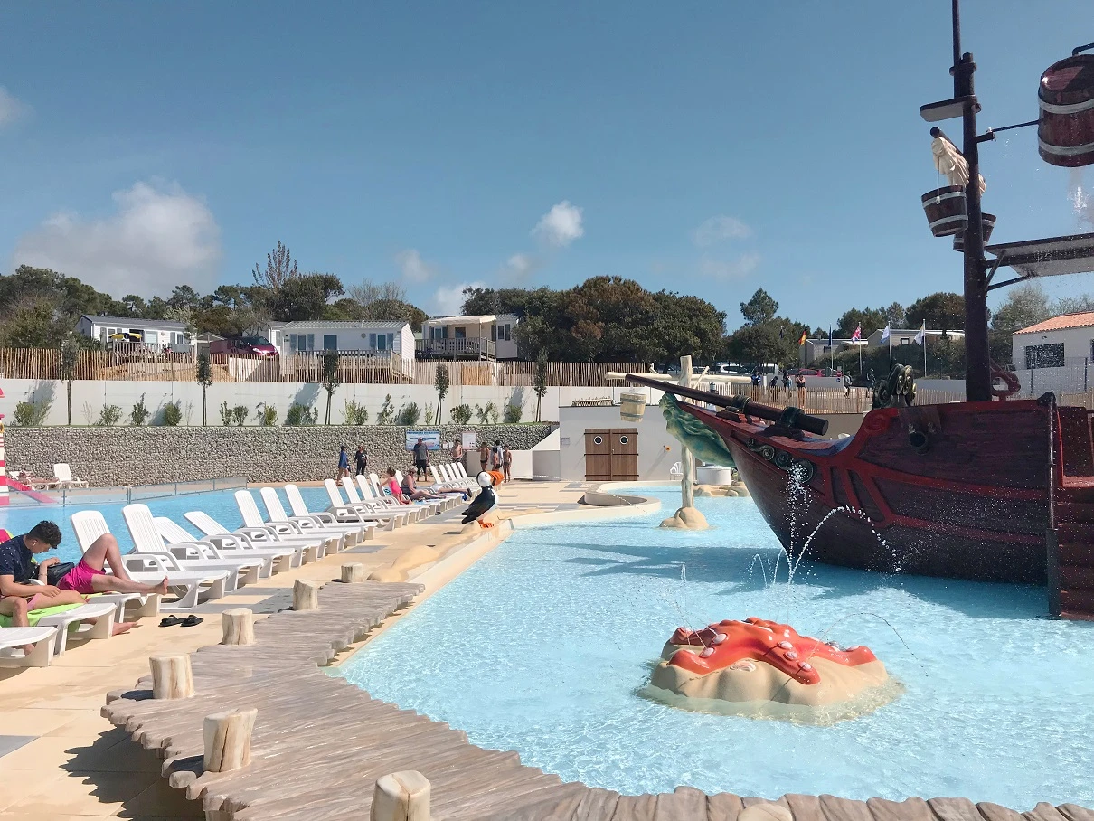 Camping L'Anse des Pins 4* - Plage - Ze collection, Camping 4* à Saint Georges d'Oléron (Charente Maritime) - Location Mobil Home pour 7 personnes - Photo N°8