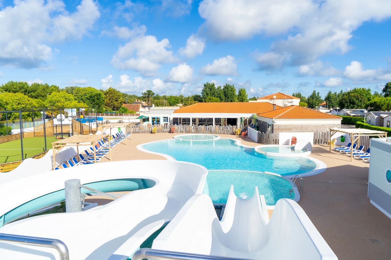 Camping Les Aventuriers de la Calypso 4* - Ze collection, Camping 4* à Saint Jean de Monts (Vendée) - Location Mobil Home pour 8 personnes - Photo N°5