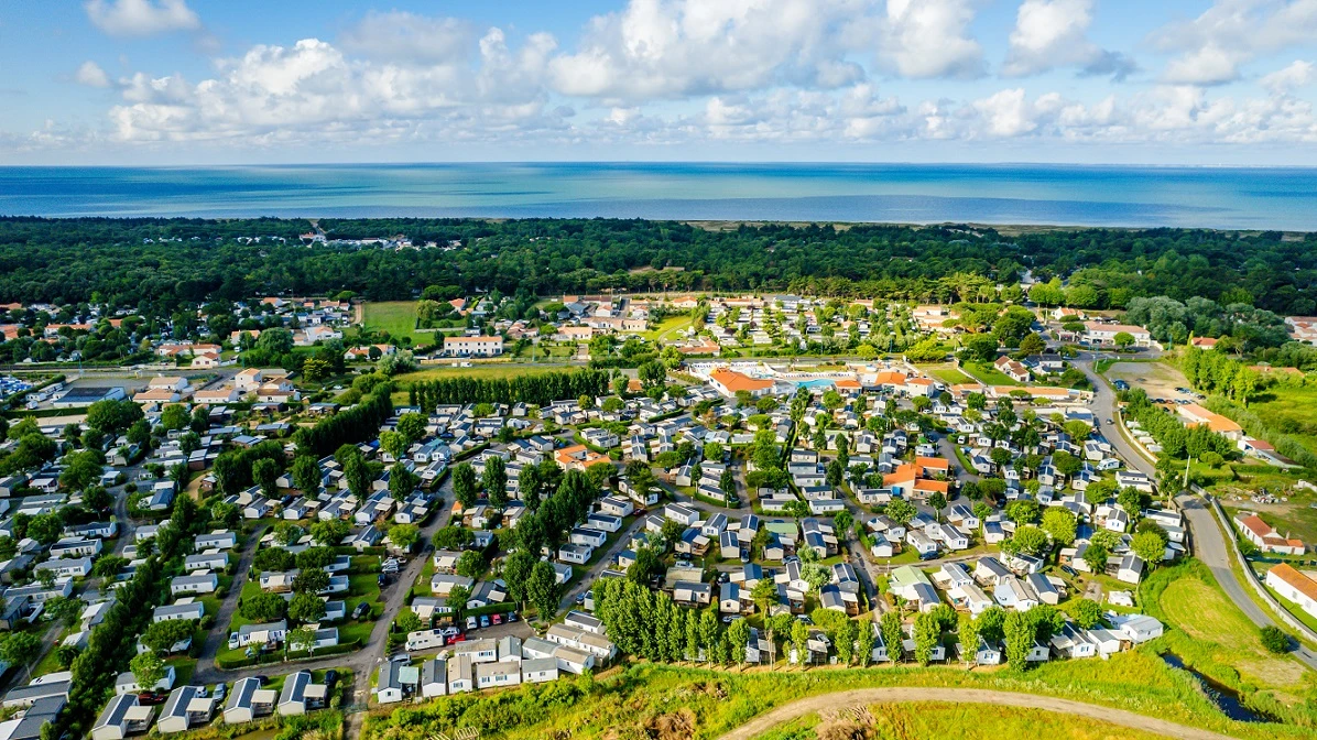 Camping Les Aventuriers de la Calypso 4* - Ze collection, Camping 4* à Saint Jean de Monts (Vendée) - Location Mobil Home pour 8 personnes - Photo N°7
