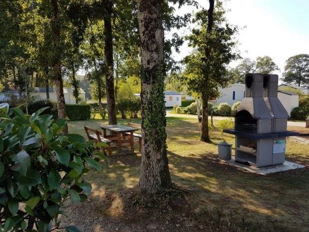 Camping Entre Terre et Mer 3*, Camping 3* à Pont Scorff (Morbihan) - Location Mobil Home pour 4 personnes - Photo N°3
