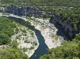 Camping Huttopia Le Moulin 3*, Camping 3* à Saint Martin d'Ardèche (Ardèche) - Location Chalet pour 5 personnes - Photo N°2