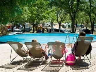 Camping Huttopia Le Moulin 3*, Camping 3* à Saint Martin d'Ardèche (Ardèche) - Location Chalet pour 5 personnes - Photo N°1