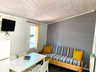 Camping Les Gros Joncs 5*, Camping 5* à Saint Georges d'Oléron (Charente Maritime) - Location Chalet pour 4 personnes - Photo N°4