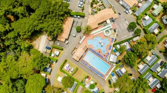 Camping Au Val de Loire en Ré 4* - Ze collection, Camping 4* à Le Bois Plage en Ré (Charente Maritime) - Location Mobil Home pour 6 personnes - Photo N°2