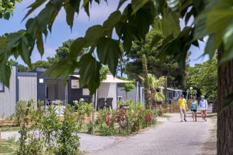 Camping Les Mûriers 4* Ze collection, Camping 4* à Vendres (Hérault) - Location Mobil Home pour 4 personnes - Photo N°12