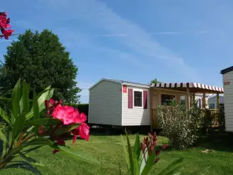 Camping Les Charmettes 4*, Camping 4* à Les Mathes (Charente Maritime) - Location Mobil Home pour 8 personnes - Photo N°4