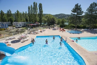 Camping les Rives de Condrïeu 4*, Camping 3* à Condrieu (Rhône) - Location Mobil Home pour 8 personnes - Photo N°2