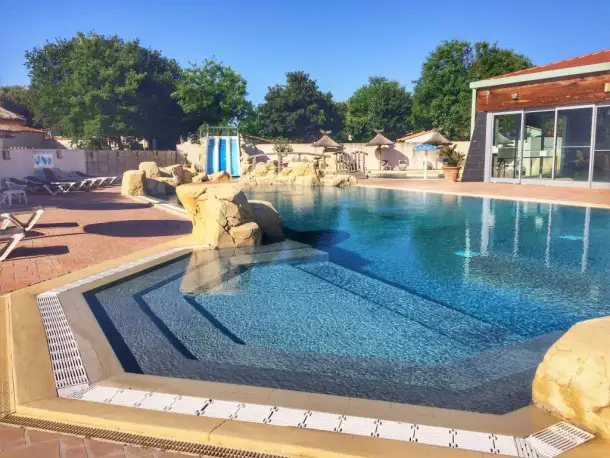 Camping Les Gros Joncs 5*, Camping 5* à Saint Georges d'Oléron (Charente Maritime) - Location Mobil Home pour 4 personnes - Photo N°3