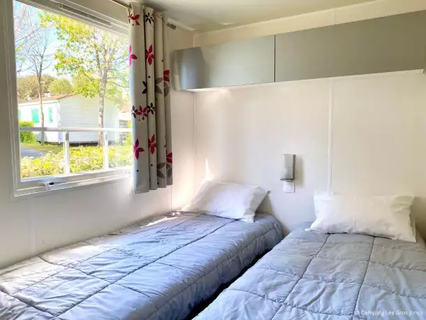 Camping Les Gros Joncs 5*, Camping 5* à Saint Georges d'Oléron (Charente Maritime) - Location Mobil Home pour 4 personnes - Photo N°5