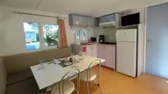 Camping Clau Mar Jo 4*, Camping 4* à Bormes les Mimosas (Var) - Location Mobil Home pour 8 personnes - Photo N°4